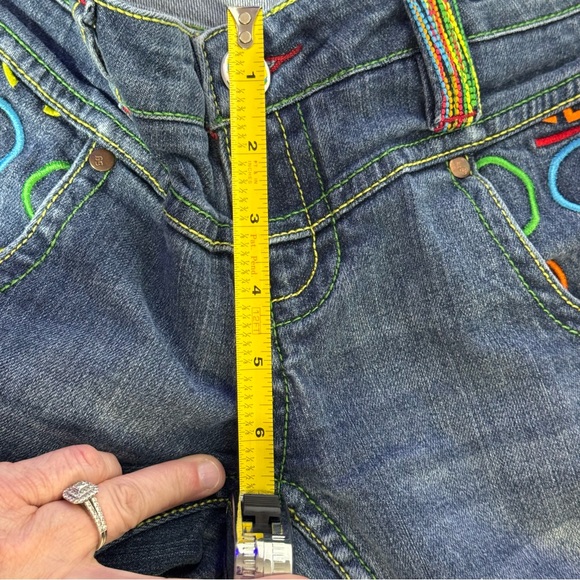 Coogi Womans Embroidered Button Bermuda Denim Jean Shorts Sz 7/8‎ - Picture 8 of 8